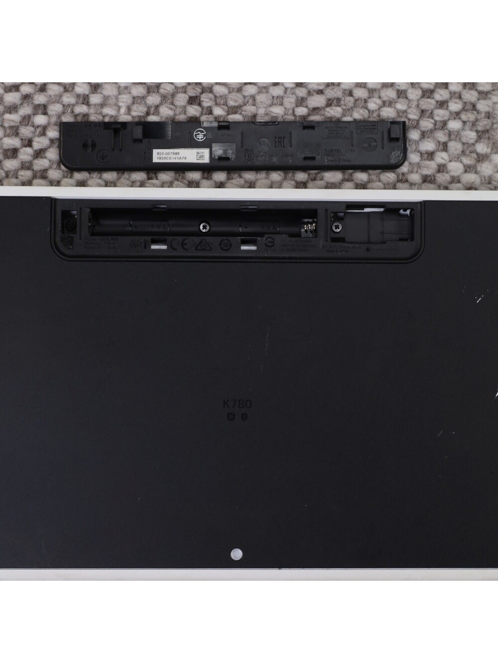 Logitech K780 Multi-Device Wireless Keyboard Bluetooth Numeric Keypad Compact - Picture 6 of 6